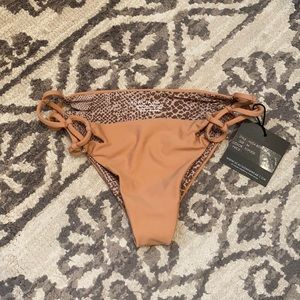 Acacia Nusa bottom in Topless color, size M